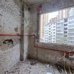湄江中学正对面3楼，龚姐